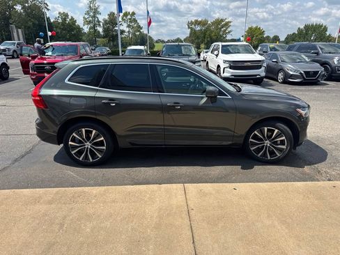Used 2022 Volvo XC60 B5 Momentum FWD image 4