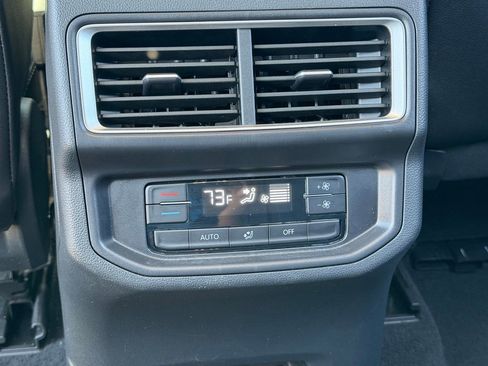Used 2025 Volkswagen Atlas SE AWD/4WD image 22