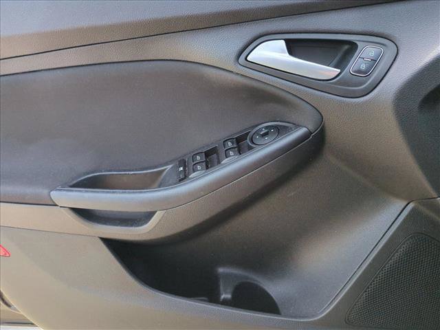 Used 2015 Ford Focus SE FWD image 11