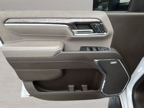 Used 2024 Chevrolet Silverado 2500 LTZ w/ LTZ Premium Package image 17