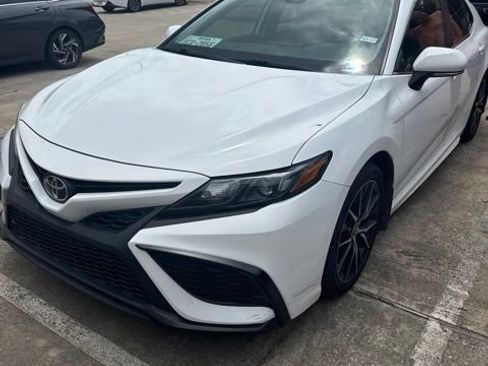 Used 2021 Toyota Camry SE w/ Cold Weather Package AWD/4WD image 1