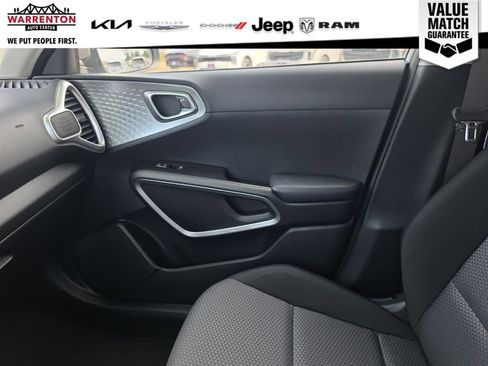 Used 2023 Kia Soul LX w/ LX Technology Package FWD image 15
