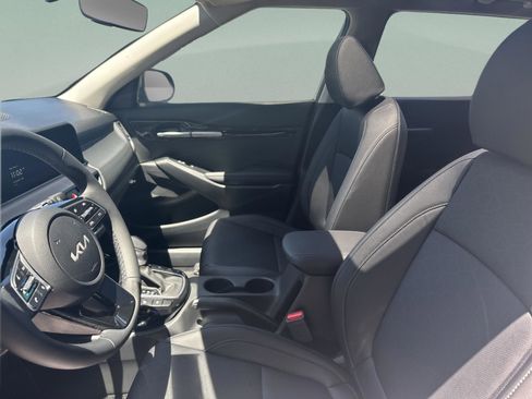 Used 2025 Kia Seltos EX w/ EX Sunroof Package image 12