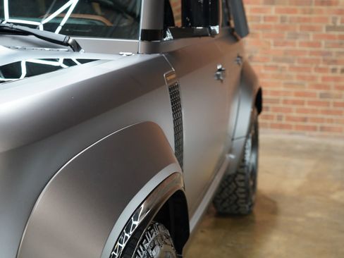 Used 2025 Land Rover Defender 110 image 30