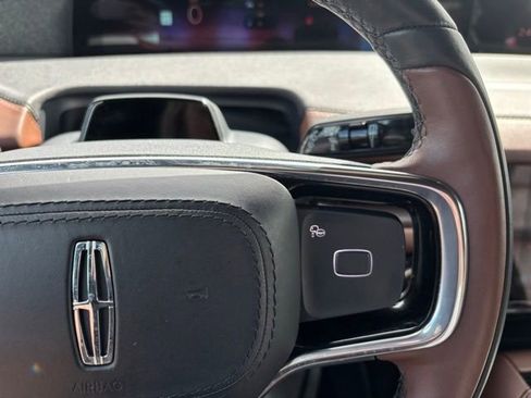 Used 2025 Lincoln Navigator Reserve image 28