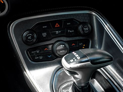 Used 2015 Dodge Challenger R/T Scat Pack w/ Scat Pack Appearance Package RWD image 22