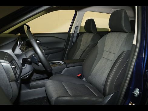 Used 2025 Nissan Rogue SV image 20