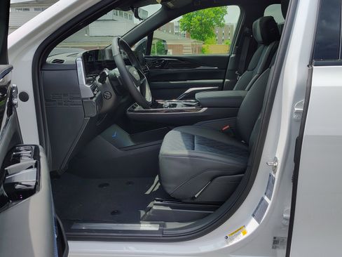 New 2025 Cadillac Escalade IQ Luxury 1 image 9