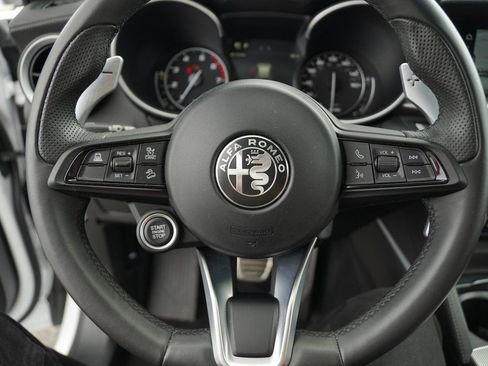 Used 2023 Alfa Romeo Stelvio Veloce image 12