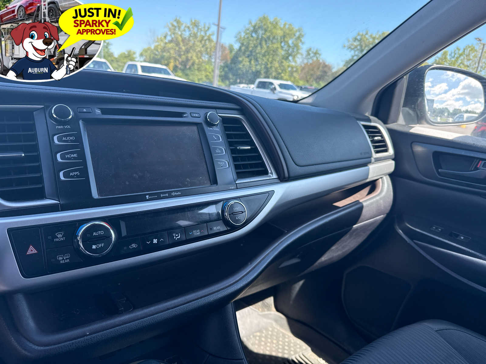 Used 2019 Toyota Highlander Plus AWD/4WD image 13