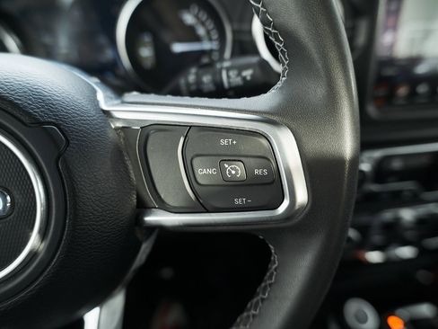 Used 2023 Jeep Wrangler Unlimited Sahara image 40