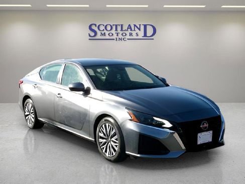 Used 2023 Nissan Altima 2.5 SV FWD image 4