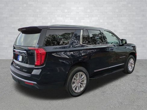 Used 2024 GMC Yukon SLT w/ SLT Luxury Package image 4