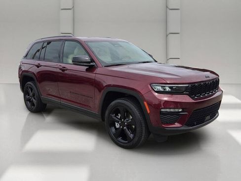 Certified 2024 Jeep Grand Cherokee Limited w/ Luxury Tech Group II AWD/4WD image 7