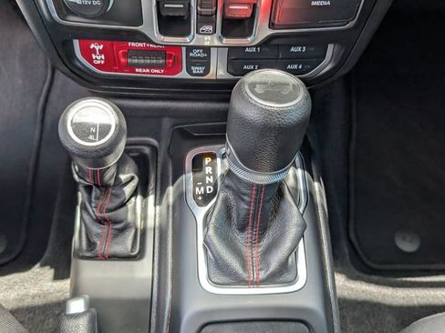 Used 2023 Jeep Wrangler Unlimited Rubicon AWD/4WD image 21