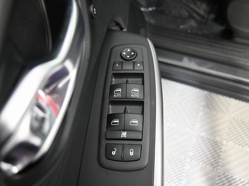 Used 2022 Jeep Cherokee Limited image 19