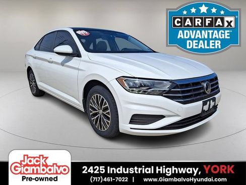 Used 2019 Volkswagen Jetta SE w/ Cold Weather Package FWD image 1