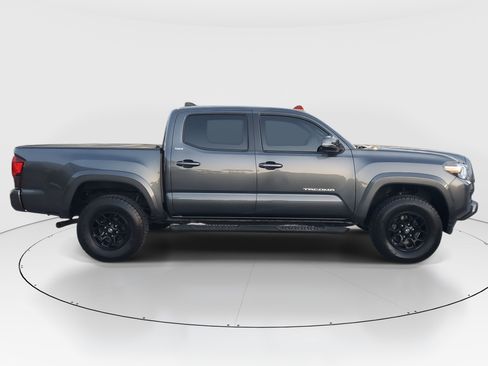 Used 2022 Toyota Tacoma SR5 w/ Technology Package image 2