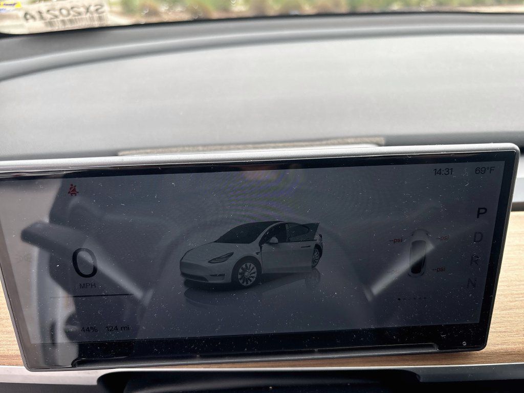 Used 2023 Tesla Model Y Long Range AWD/4WD image 41