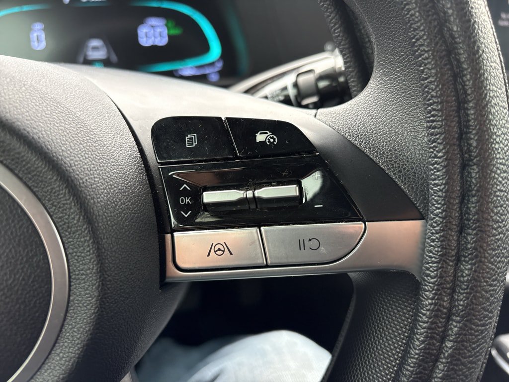 Used 2025 Hyundai Elantra Hybrid FWD image 29