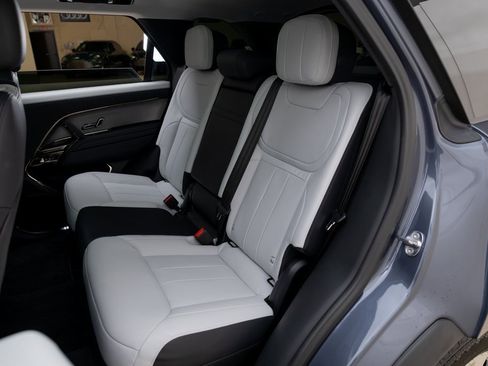 Used 2024 Land Rover Range Rover Sport Dynamic SE image 25