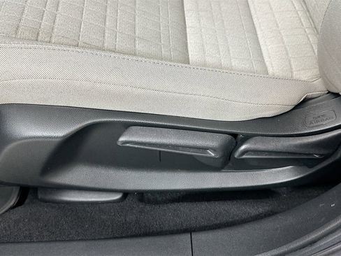 Used 2023 Honda HR-V LX image 17