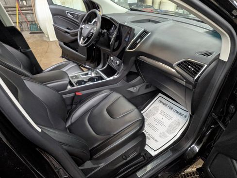 Used 2022 Ford Edge Titanium w/ Class II Trailer Tow Package image 7