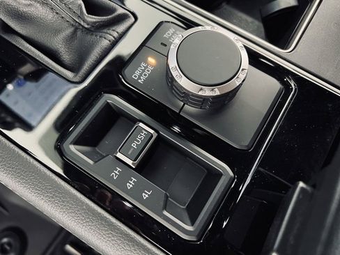 Used 2025 Toyota Tundra Limited image 29