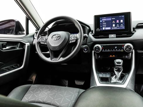 Used 2024 Toyota RAV4 XLE AWD/4WD image 27