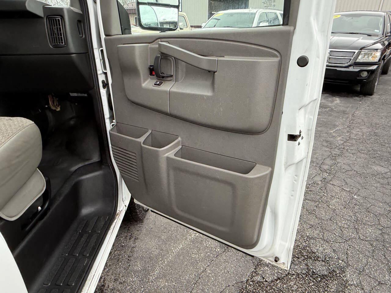 Used 2021 Chevrolet Express 3500 w/ Power Convenience Package RWD image 18