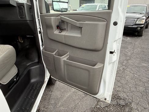Used 2021 Chevrolet Express 3500 w/ Power Convenience Package RWD image 18