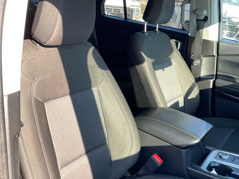 Used 2022 Ford Explorer XLT image 46