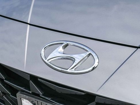Certified 2023 Hyundai Elantra SE image 13