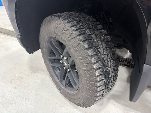 Used 2019 Chevrolet Silverado 1500 LT Trail Boss AWD/4WD image 9