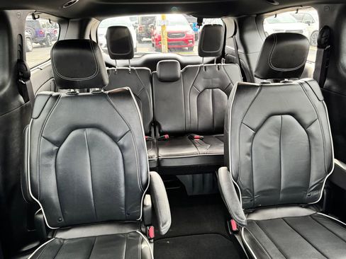 Used 2023 Chrysler Pacifica Limited w/ S Appearance Package AWD/4WD image 15