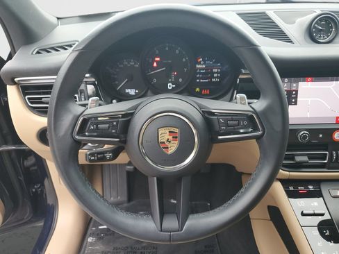 Used 2023 Porsche Macan AWD/4WD image 27