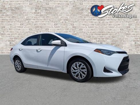 Used 2018 Toyota Corolla LE FWD image 2