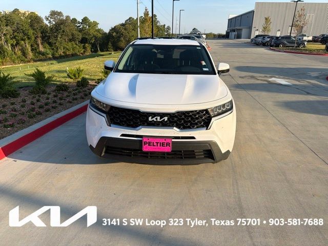 Certified 2023 Kia Sorento LX FWD image 2