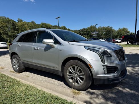 Used 2020 Cadillac XT5 Premium Luxury FWD image 3