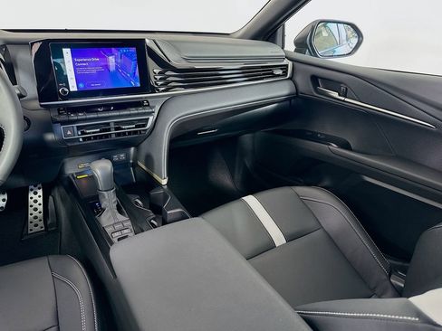 Used 2025 Toyota Camry SE image 23