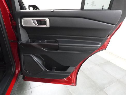 Used 2020 Ford Explorer Platinum w/ Premium Technology Package image 32