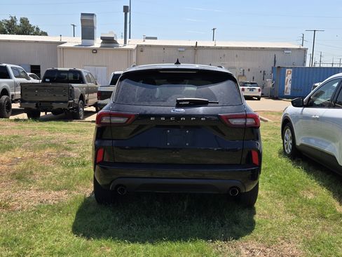 Used 2023 Ford Escape ST-Line FWD image 5