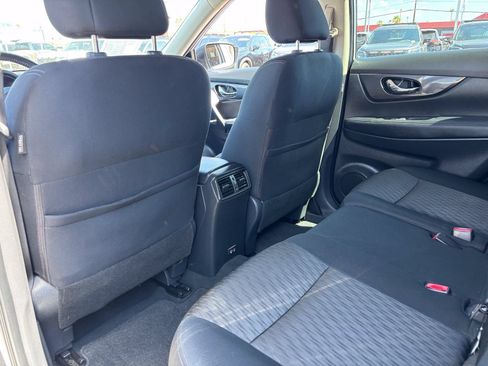Used 2020 Nissan Rogue SV FWD image 18