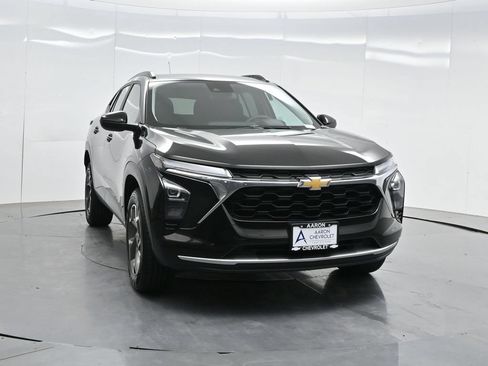 Used 2025 Chevrolet Trax LT FWD image 67