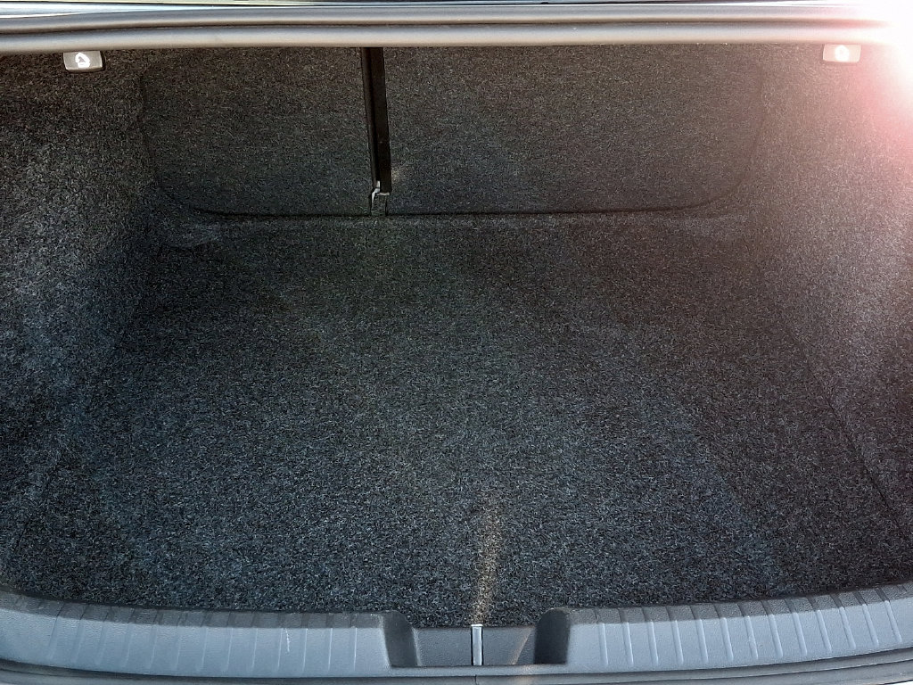 Used 2025 Volkswagen Jetta SE FWD image 29