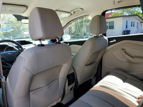 Used 2017 Ford Escape SE image 12