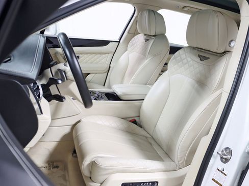 Used 2017 Bentley Bentayga image 34