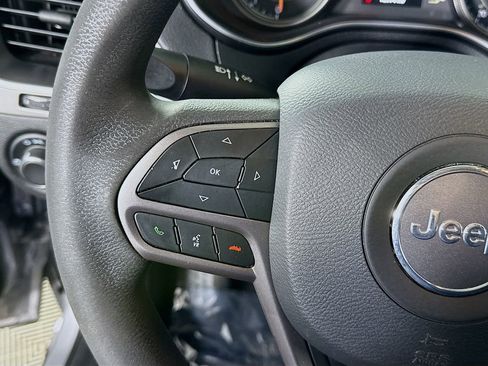 Used 2021 Jeep Cherokee Latitude FWD image 20