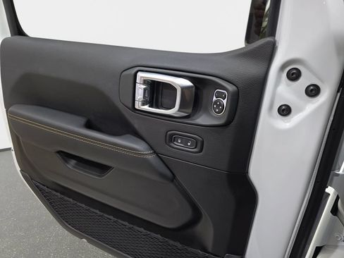 Used 2025 Jeep Wrangler Unlimited Rubicon 392 AWD/4WD image 29