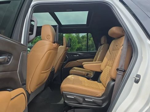 Used 2021 Cadillac Escalade Premium Luxury w/ Performance Package AWD/4WD image 44